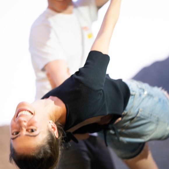 Meet your Posher, Lauren - Picture 3 of 4